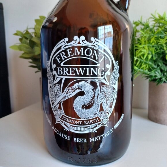 Fremont Brewing 64oz Beer Growler | Amber Glass | R1285 | Excellent Condition - Picture 3 of 6